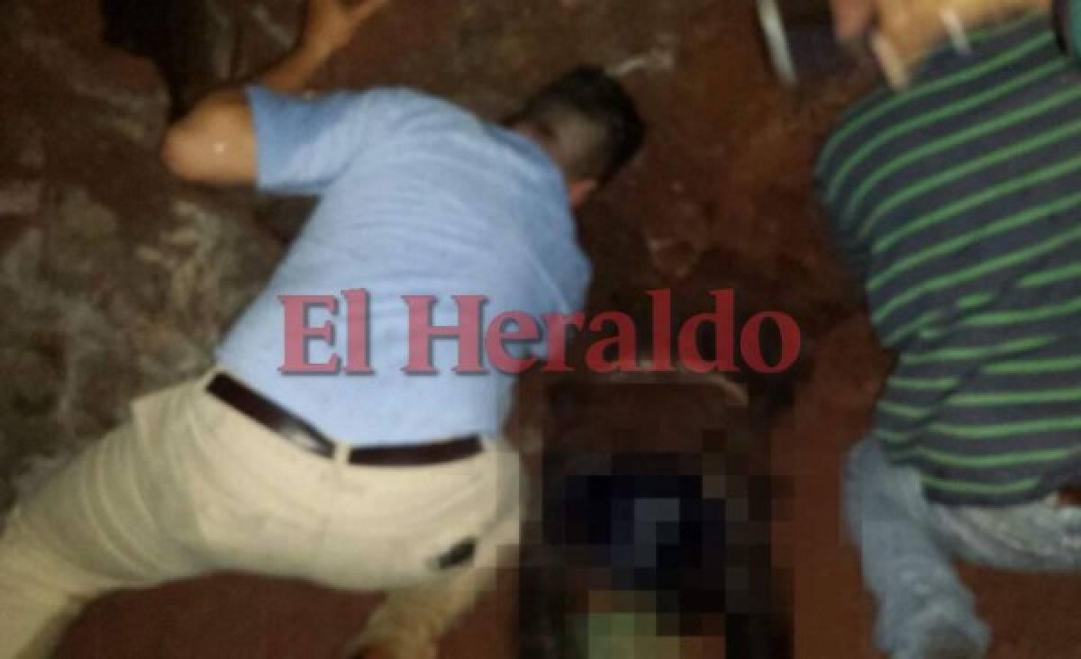 Derrumbe deja al menos dos muertos y varias personas soterradas en colonia Los Llanos de Tegucigalpa