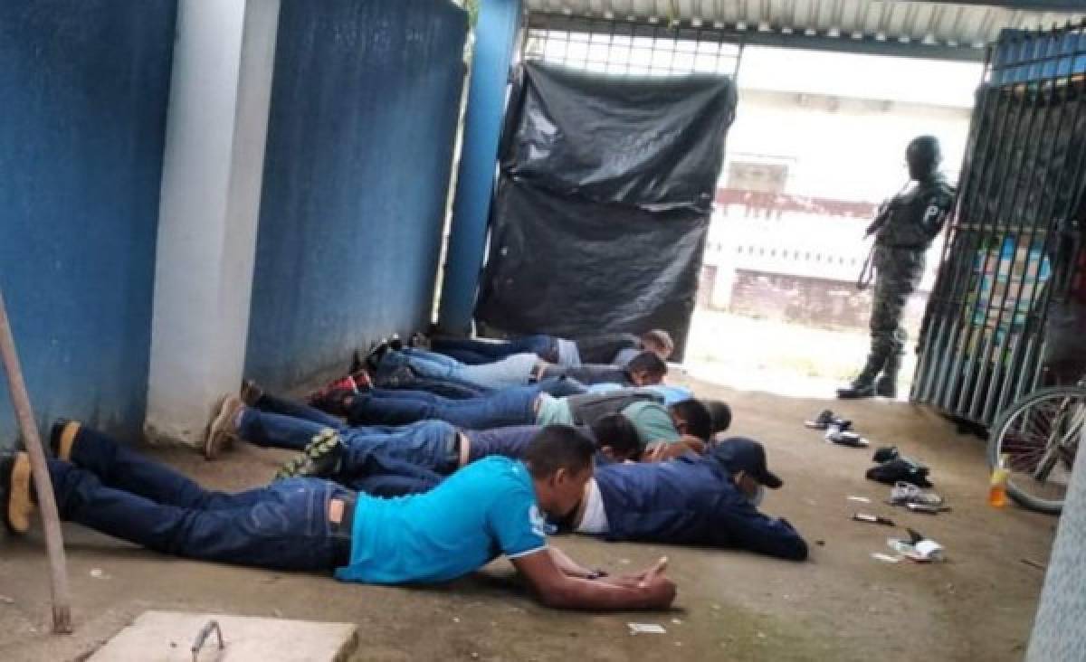 Capturan a seis agentes de la DPI con 50 kilos de supuesta cocaína en Colón