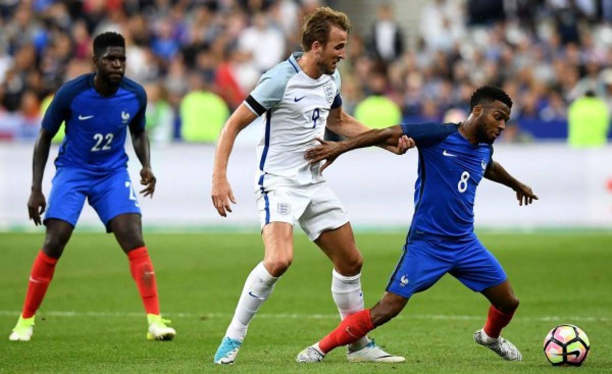Francia gana a Inglaterra 3-2 en partido marcado por homenaje a víctimas