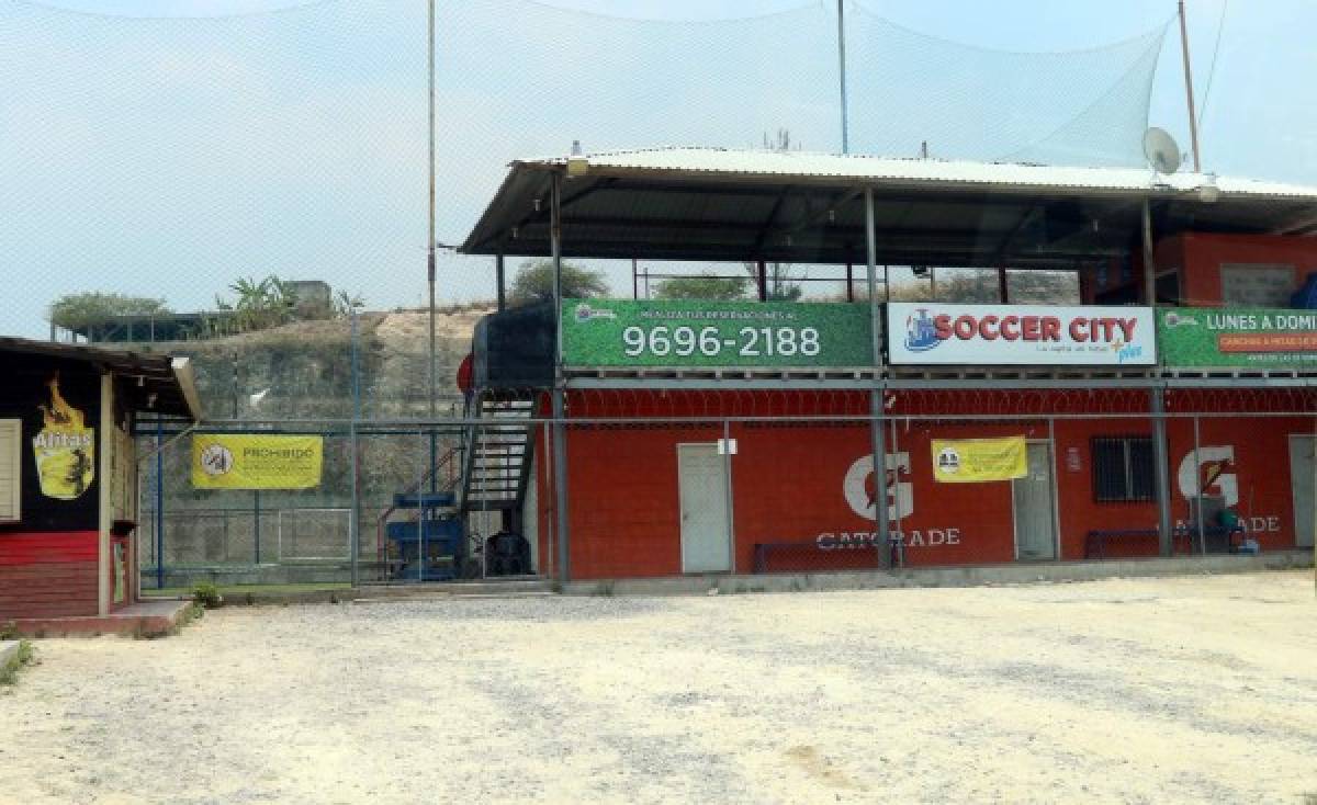 En auge el negocio de canchas sintéticas de fútbol en la capital de Honduras