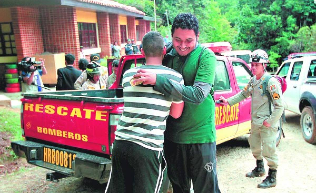 Dramático rescate de universitarios desaparecidos en bosque de La Tigra