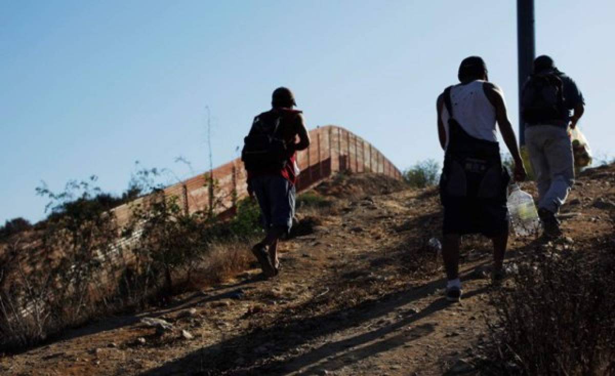 EEUU admite que el 'muro' en la frontera con México podría ser una cerca   