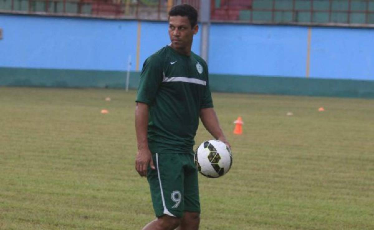 Douglas Caetano, primera baja del Juticalpa