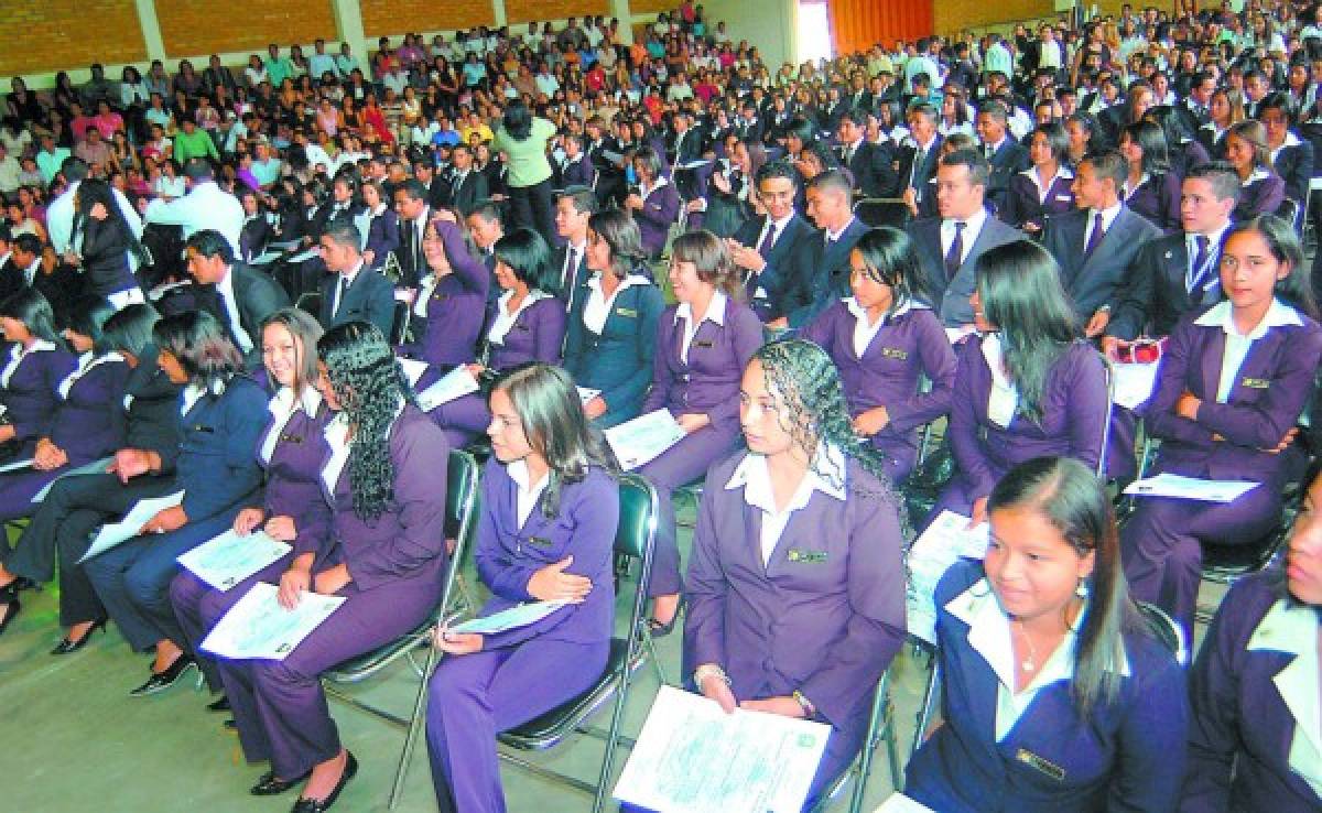 Gastos de graduación no deben superar L. 300