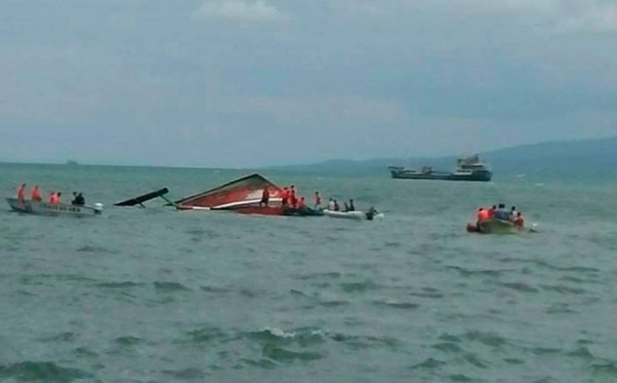 Al menos 38 muertos en el naufragio de un ferri en Filipinas