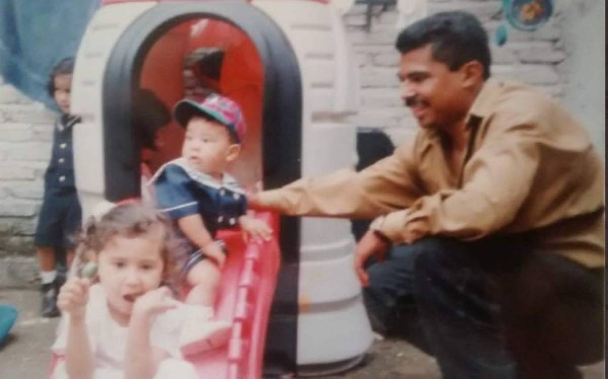 Esta fotografía muestra a Pablo Gerardo Matamoros junto a su hijo Alejandro cuando estaba pequeño.