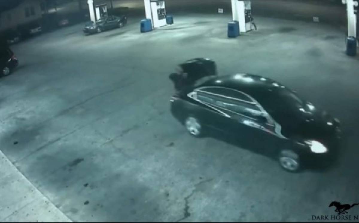 Mujer logra escapar de la cajuela del carro de sus secuestradores