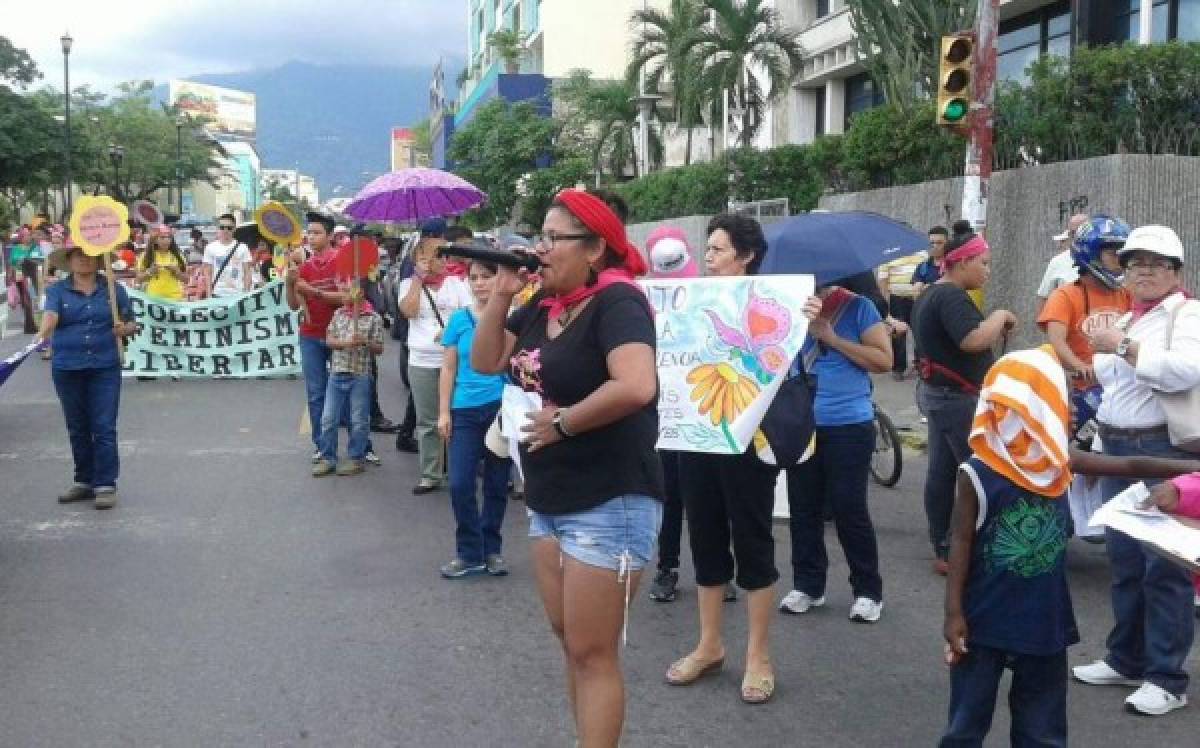 Hondureñas protestan contra violencia de género