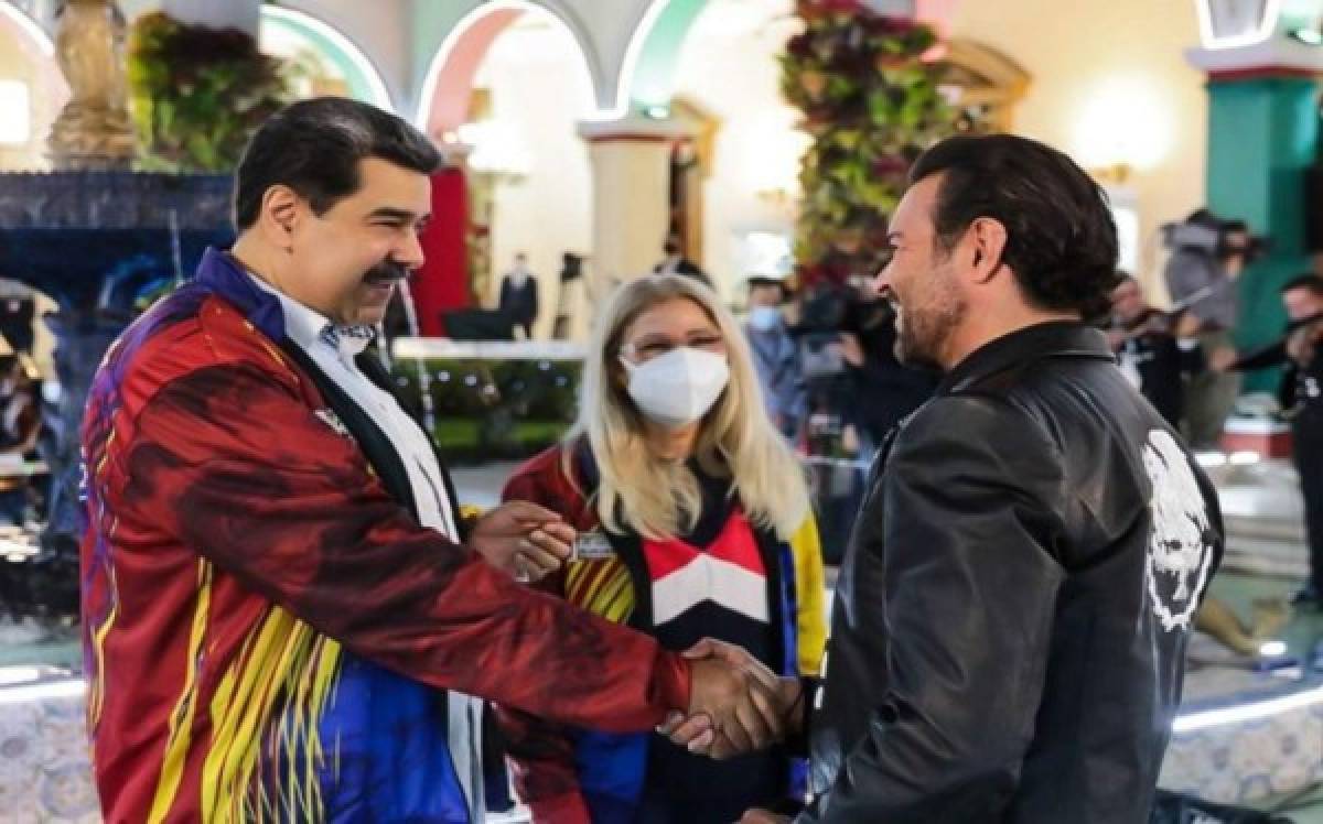 Pablo Montero le canta 'Las Mañanitas' a Nicolás Maduro y responde a críticas