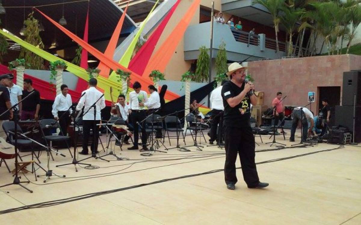 Bambú realizó concierto al aire libre en la UNAH