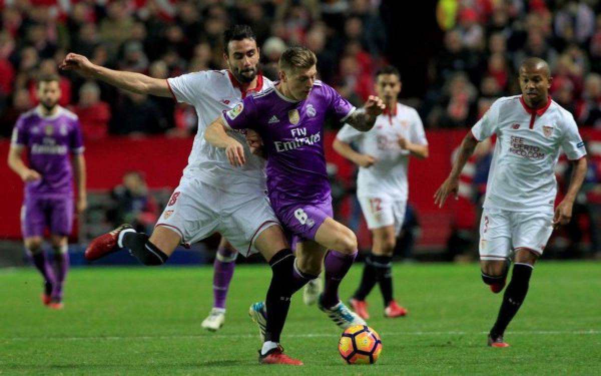 El Sevilla remonta ante Osasuna (4-3) y se mantiene a un punto del Real Madrid