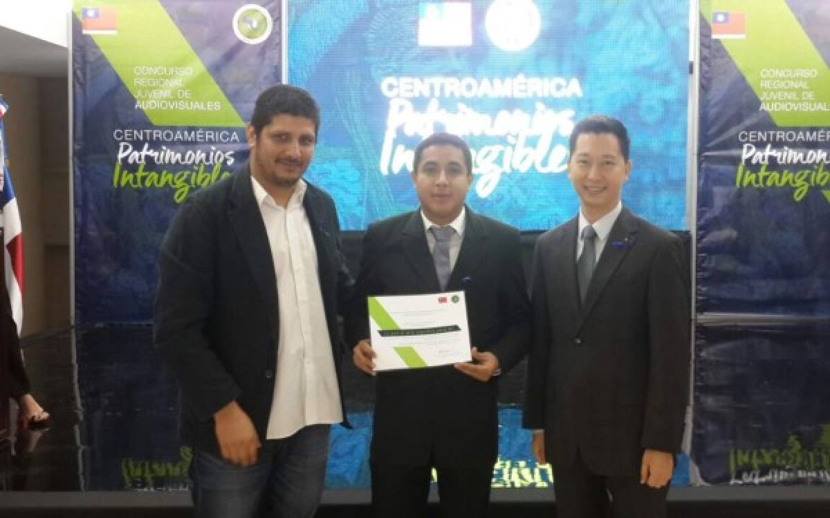 Antonio Torres e Ian Díaz ganan segundo lugar en Concurso Regional de Audiovisuales