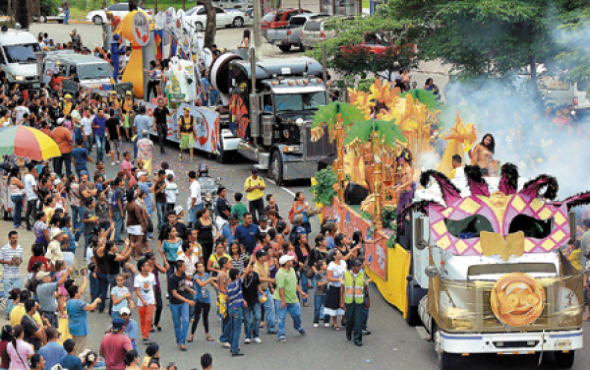 Explotó el carnaval en la Feria Juniana