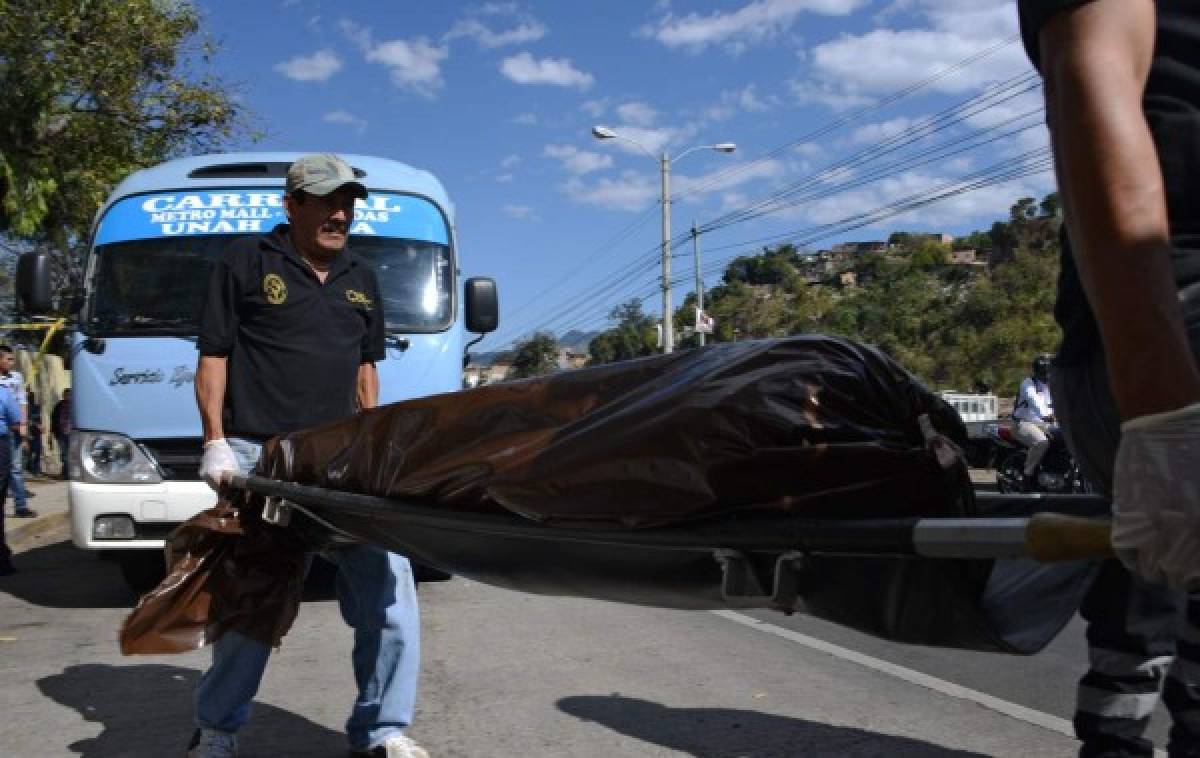Alexander Maldonado (24), un estudiante de arquitectura, murió durante un asalto a este bus (Foto: AFP/ El Heraldo Honduras/ Noticias de Honduras)