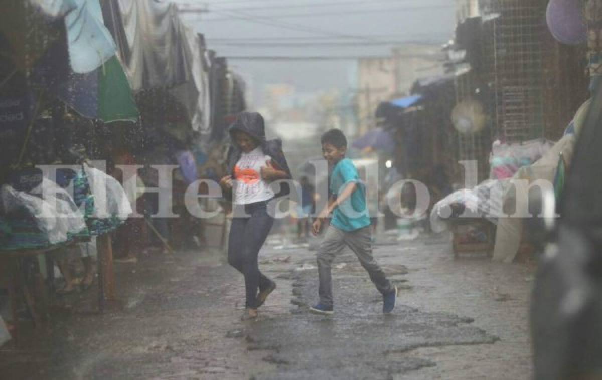 Fuertes lluvias azotan la capital de Honduras este domingo