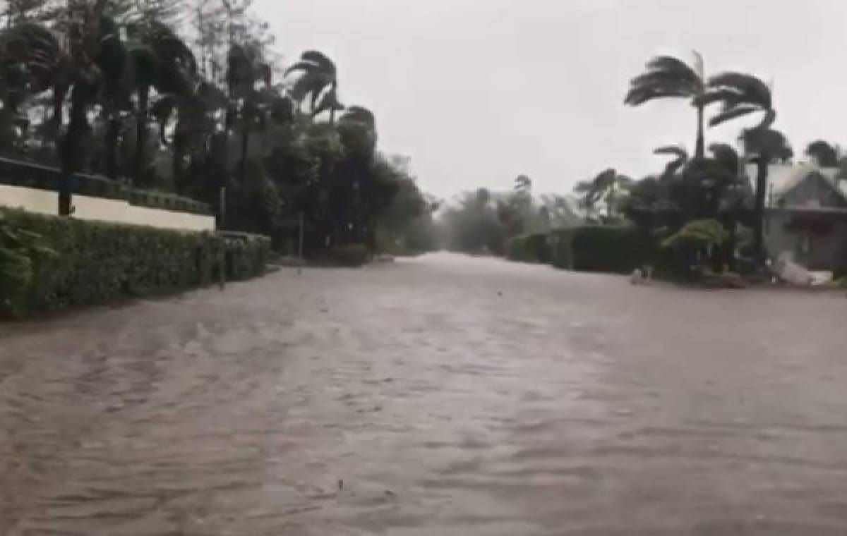 Video: El peligroso recorrido de Enrique Iglesias en las calles de Miami azotadas por Irma