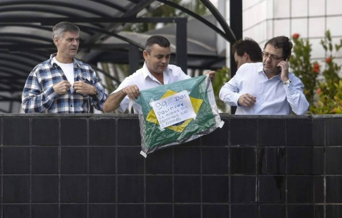Policía brasileña allana la casa de Lula y lo lleva a declarar por fraude Petrobras