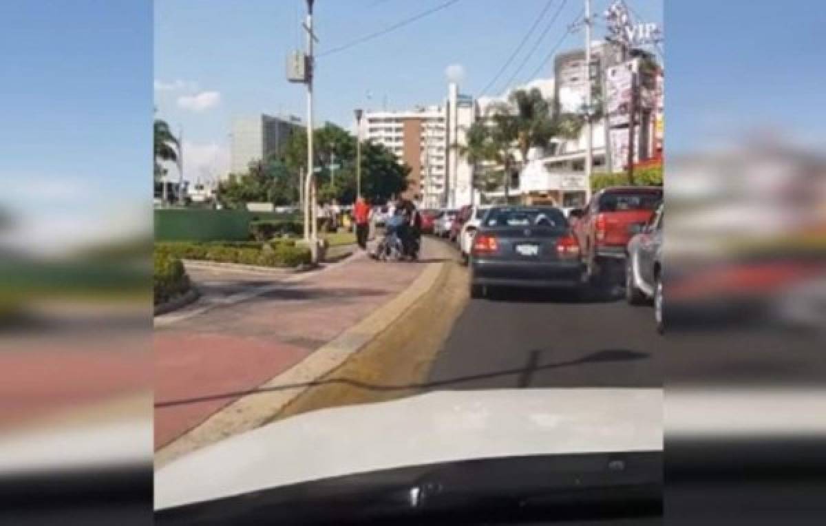 México: Taxista 'cura a discapacitado” tras pegarle una golpiza en Guadalajara