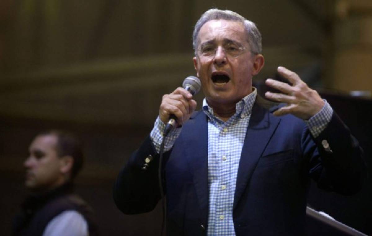 Uribe acusado de nexos con narcotráfico y paramilitares en el Congreso
