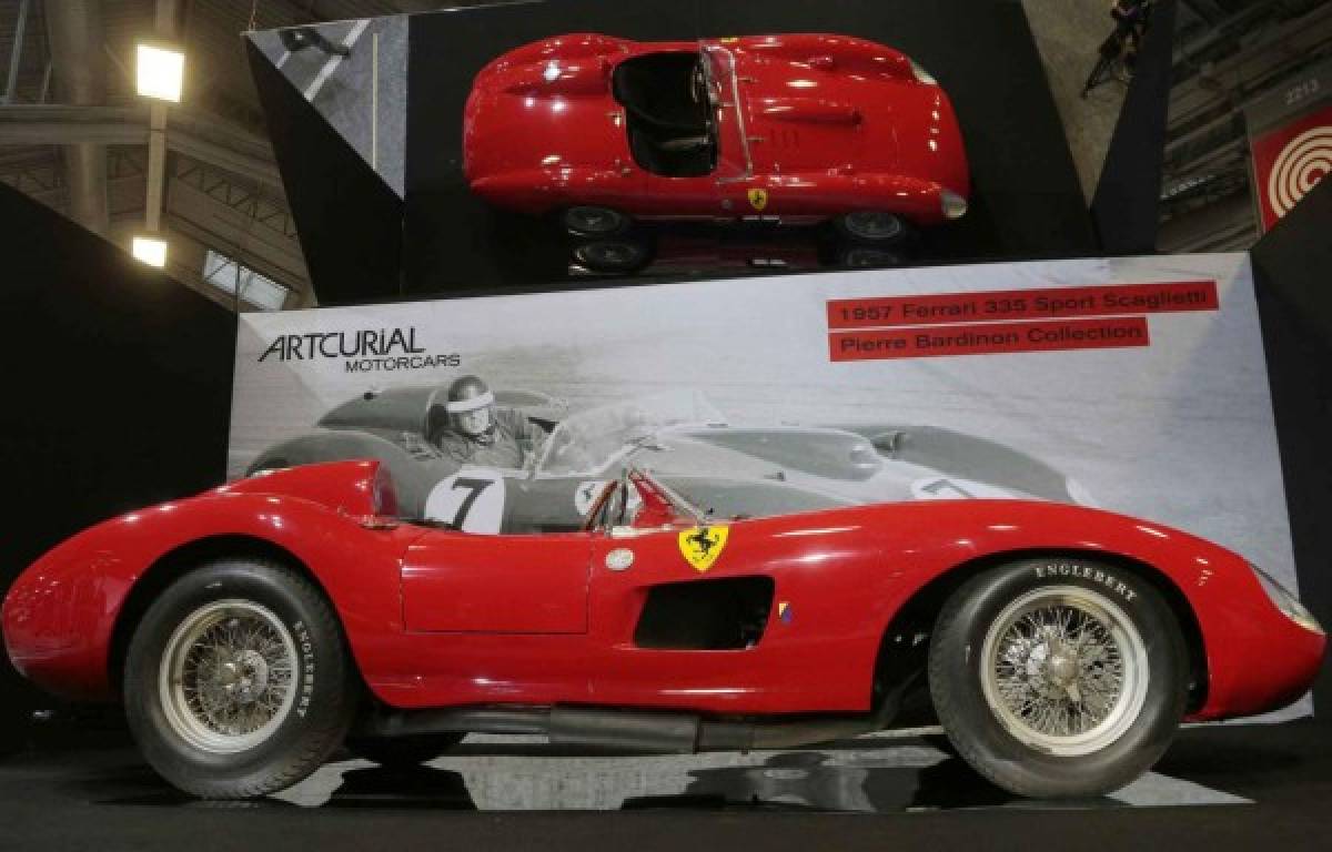 Un Ferrari vendido por la suma récord de 35 millones de dólares en subasta en París
