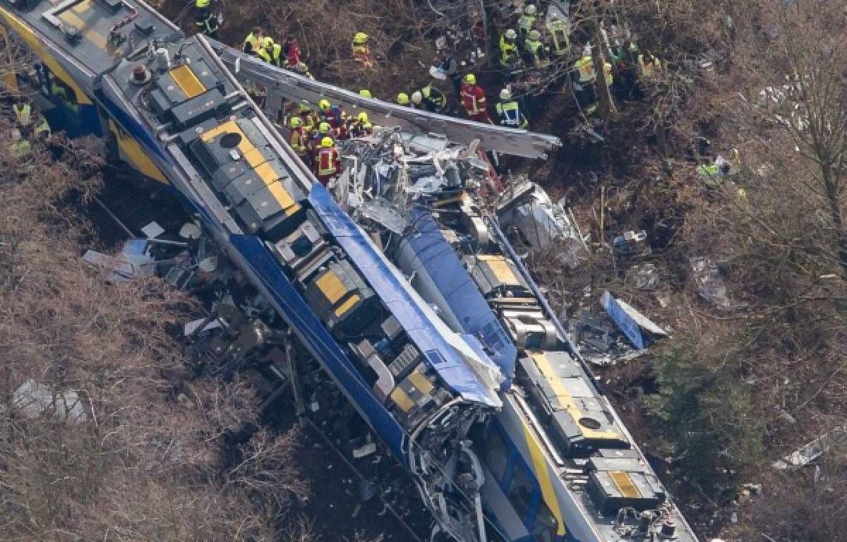 Alemania: Al menos nueve muertos, 150 heridos en choque trenes