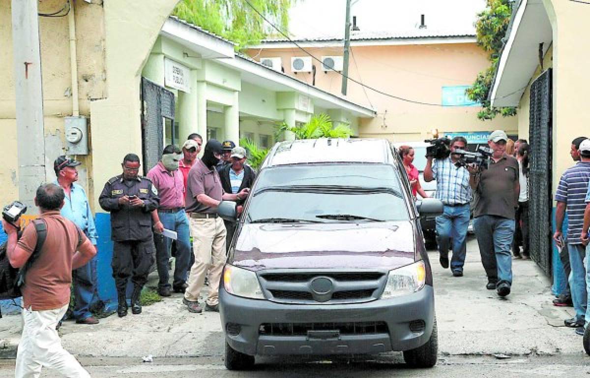 Por lavado de activos y tenencia ilegal de armas acusan a alcalde