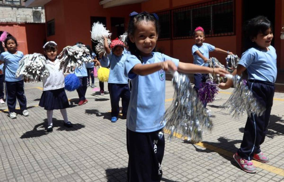 Honduras recibe primeros honores de parte de sus hijos más pequeños