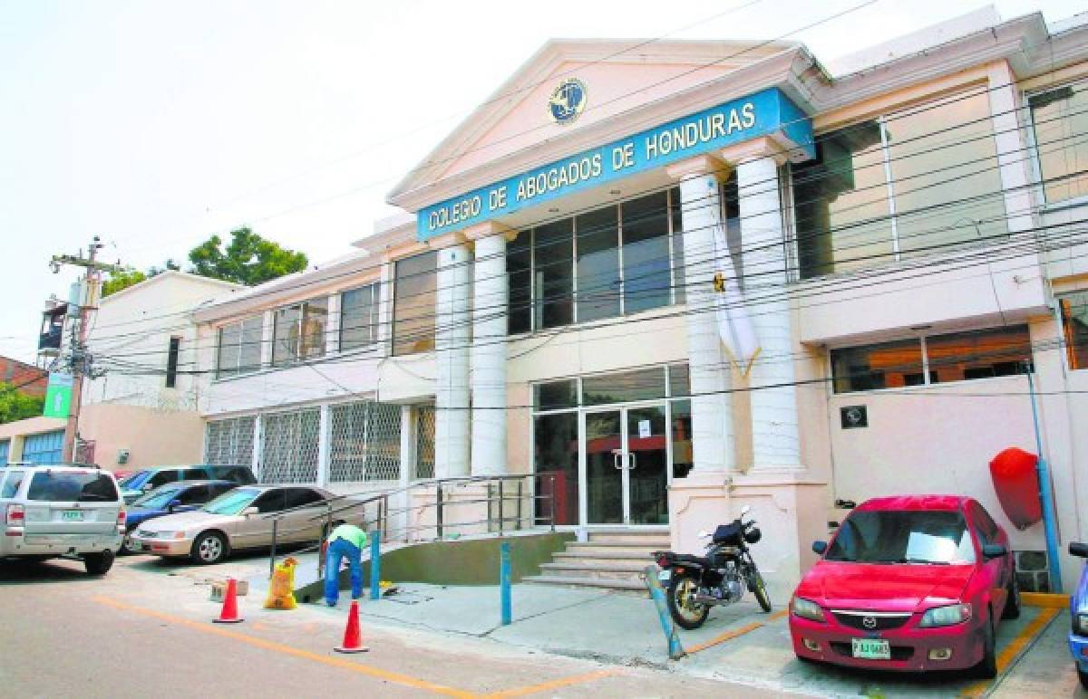 Colegio de Abogados de Honduras da marcha atrás y deroga polémicos timbres de litigación