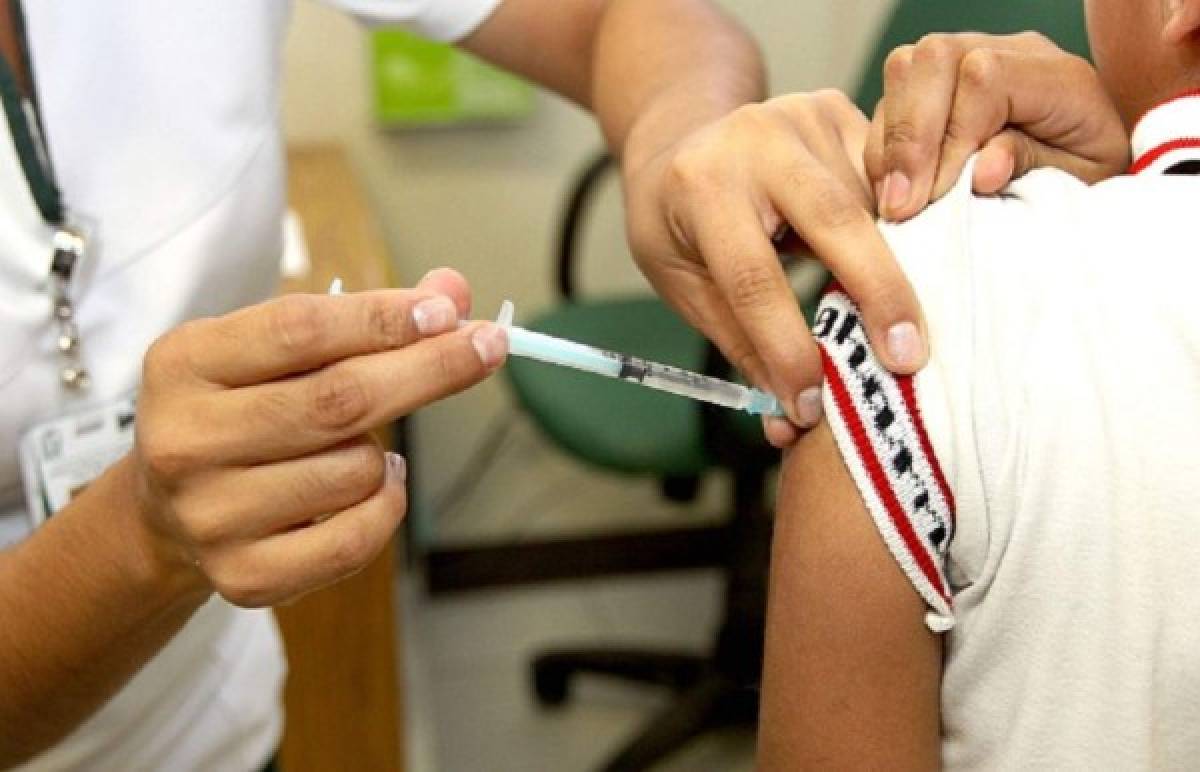 Lanzan primer programa de vacunación contra el dengue en Brasil