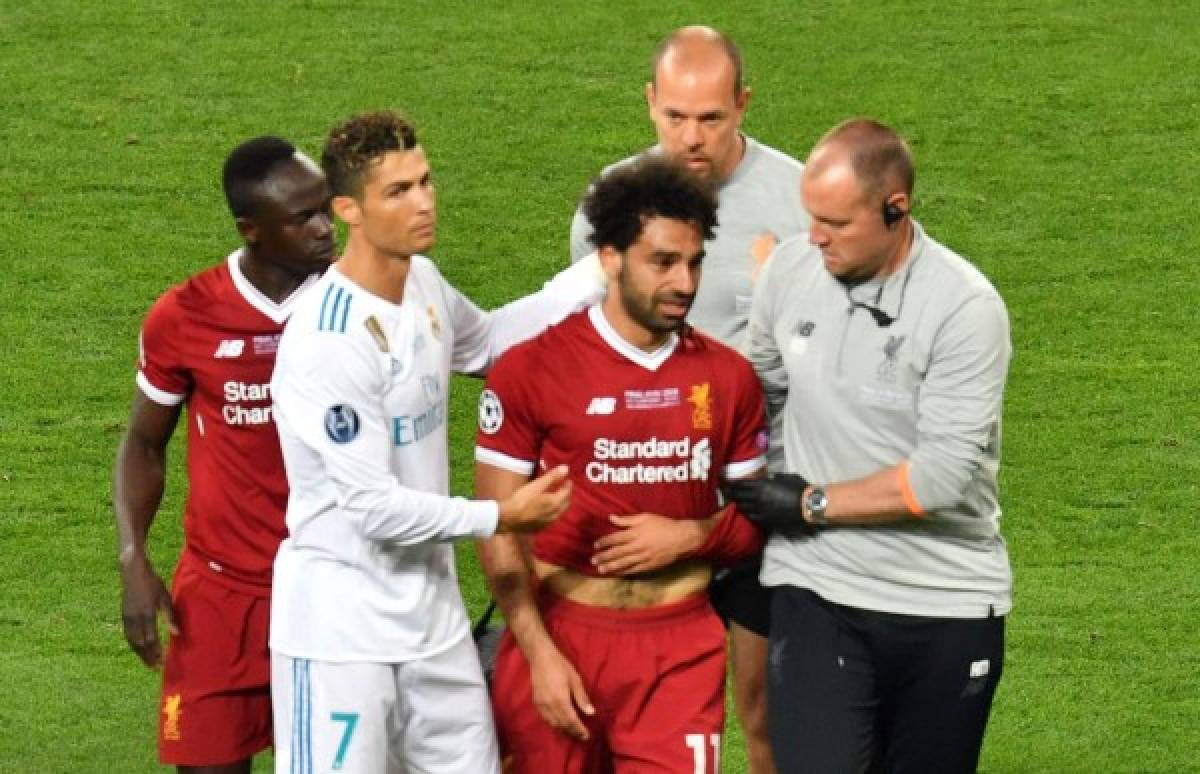 El portugués consoló a Salah tras salir lesionado en la final de la Champions. Foto AFP