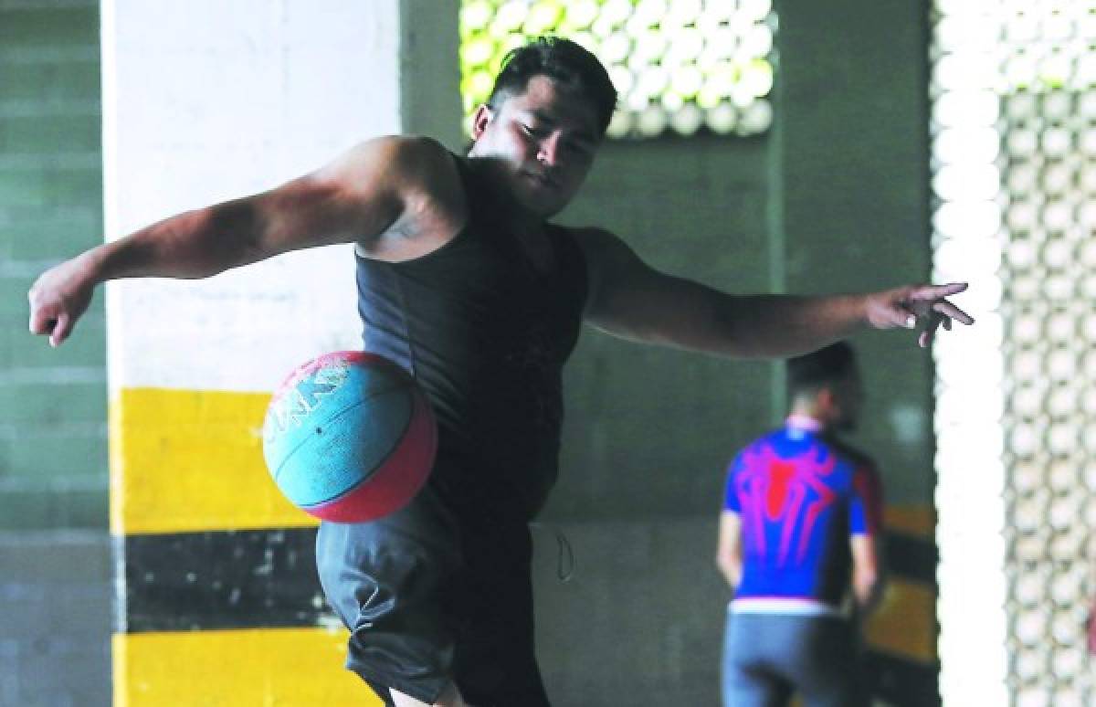 Guerreros catrachos del juego de pelota maya