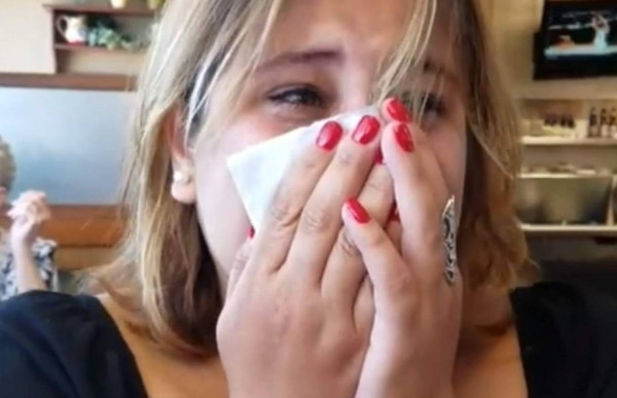 Mujer inmigrante estalla en llanto al enterarse que Estados Unidos le autorizó su 'green card”
