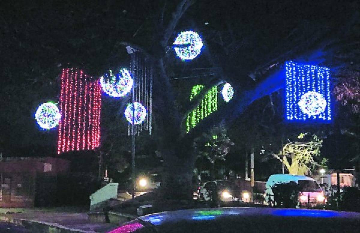 22 puntos estratégicos de la capital de Honduras se iluminan con motivo de la Navidad