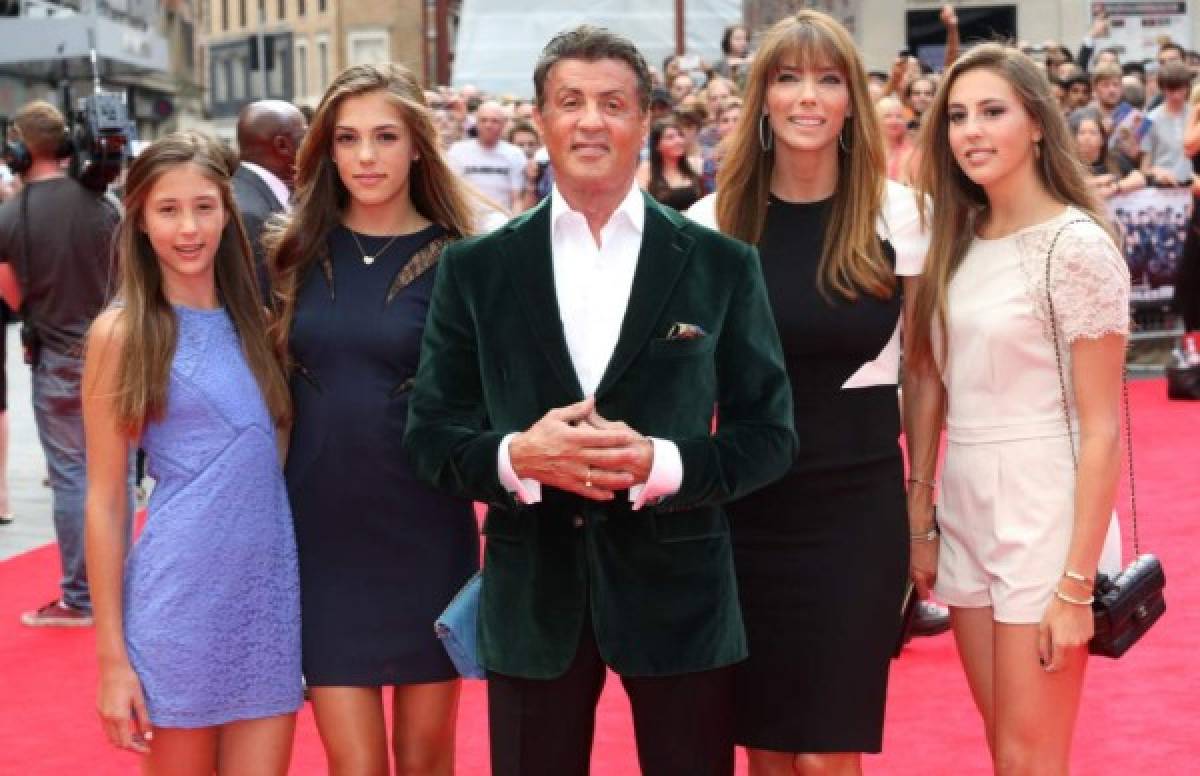 Bellas hijas de Sylvester Stallone roban miradas