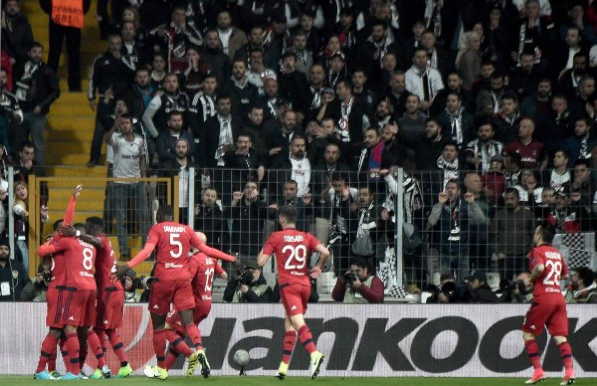 Lyon's players celebrate after scoring a goal during the UEFA Europa League second leg quarter final football match between Besiktas and Lyon (OL) on April 20, 2017, at the Vodafone arena stadium in Istanbul. / AFP PHOTO / OZAN KOSE