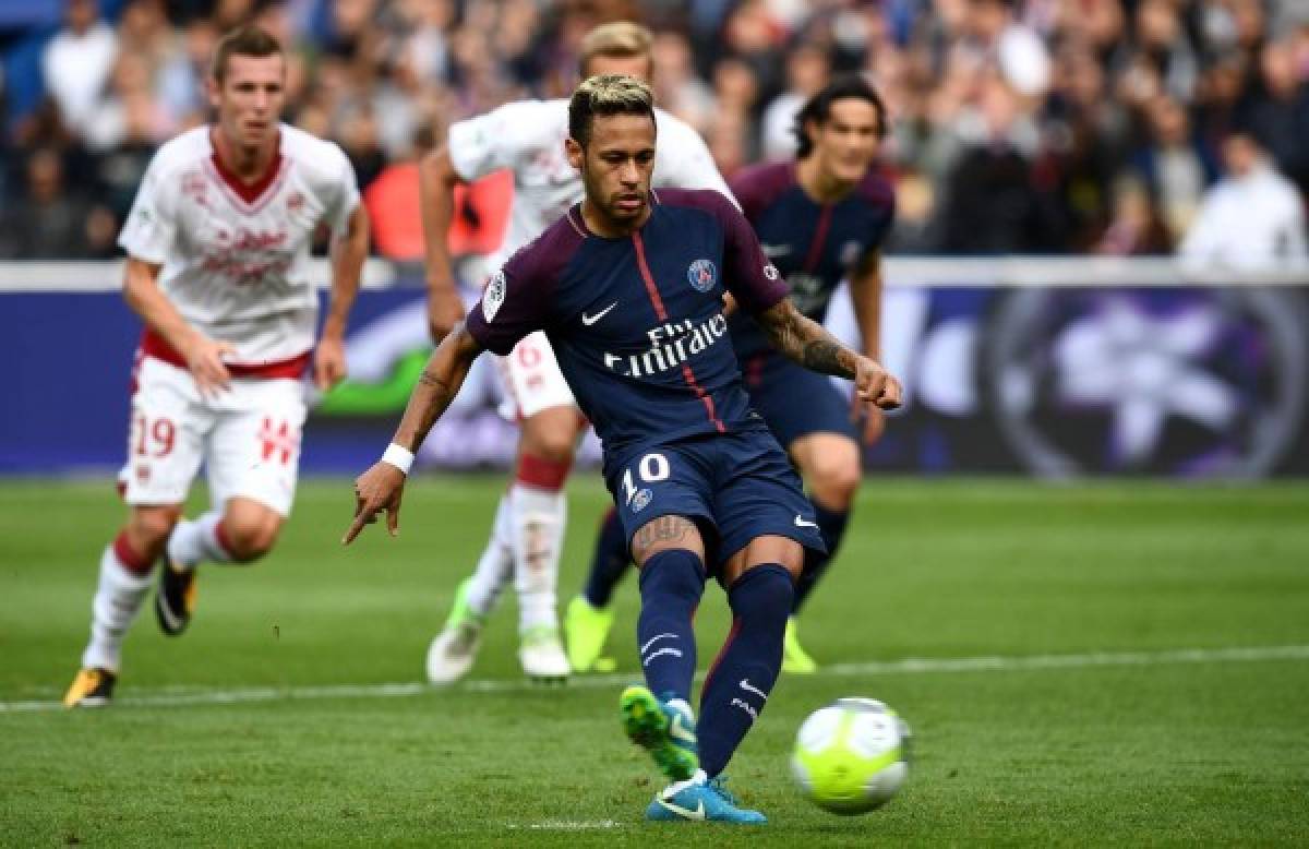 Neymar lanza y marca un penal para el PSG tras polémica con Cavani