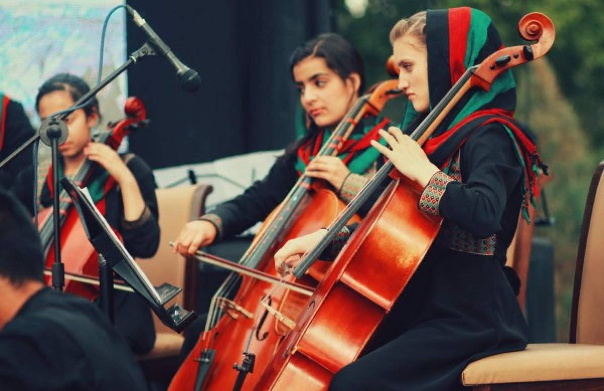 La Orquesta Zohra: enseñando a las jóvenes a tocar la música de sus sueños en Afganistán