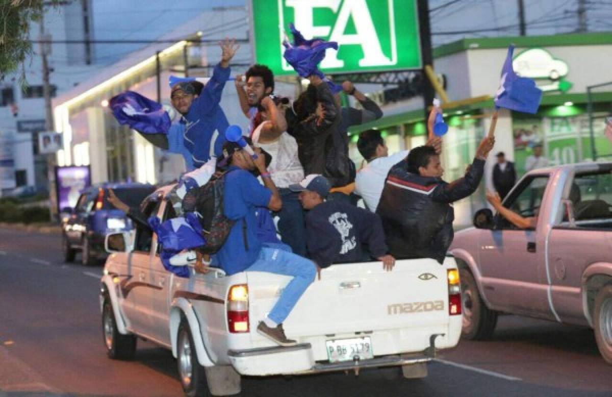 Nacionalistas realizan la 'Caravana de la Victoria' en la capital