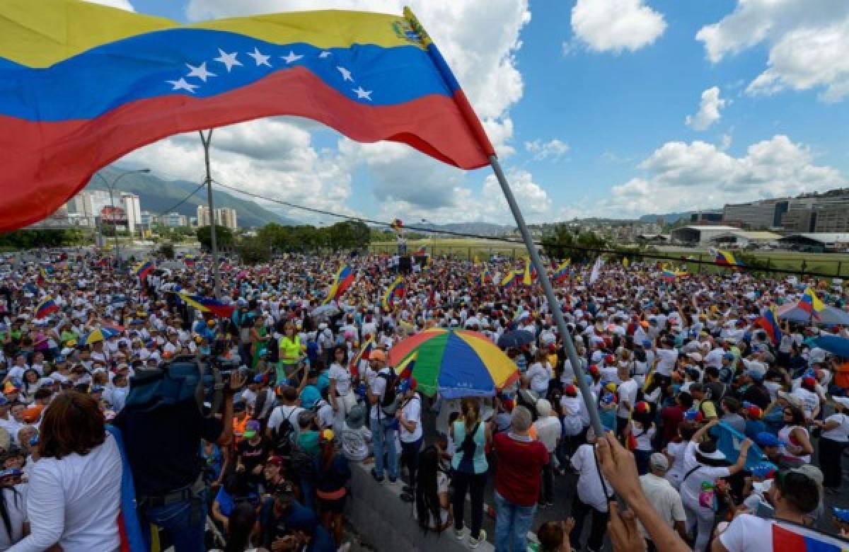 Oposición venezolana muestra su fuerza