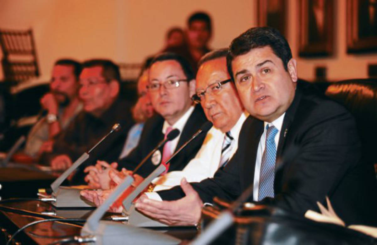 Juan Orlando Hernández reconoce un 'error' en Ley de Presupuesto
