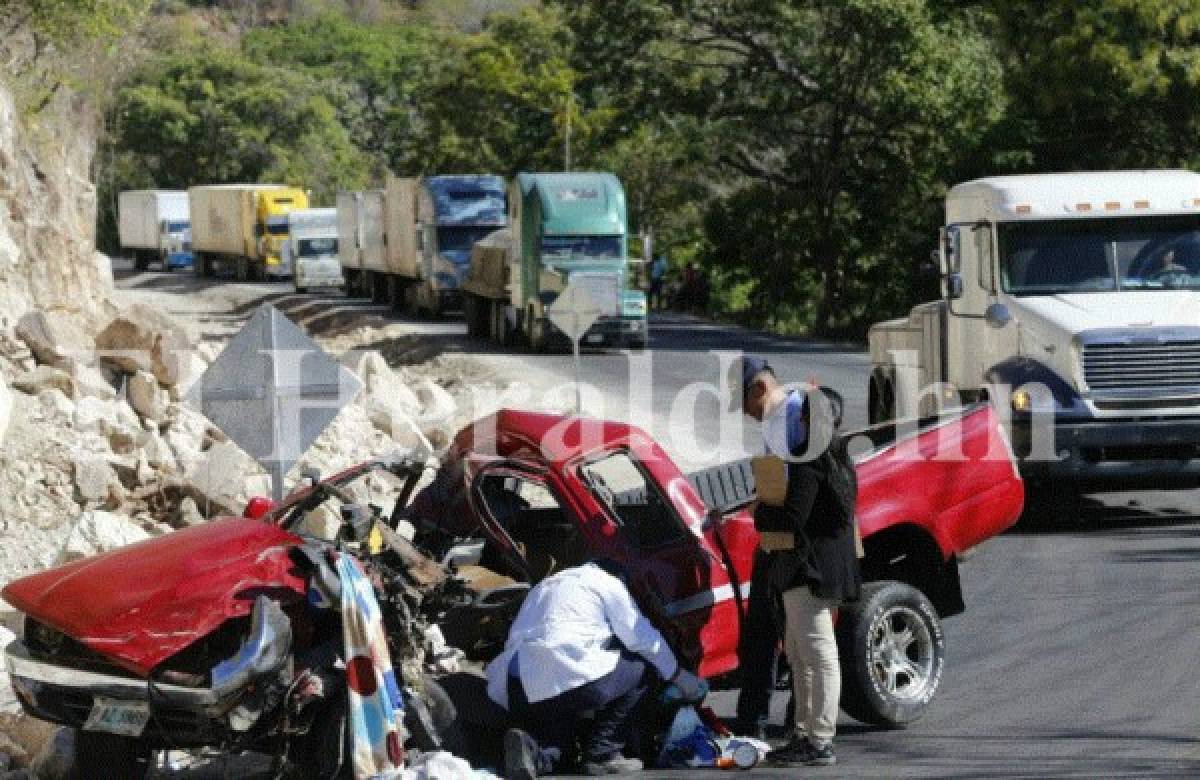 FOTOS: Dos muertos en accidente vehicular en cuesta La Moramulca