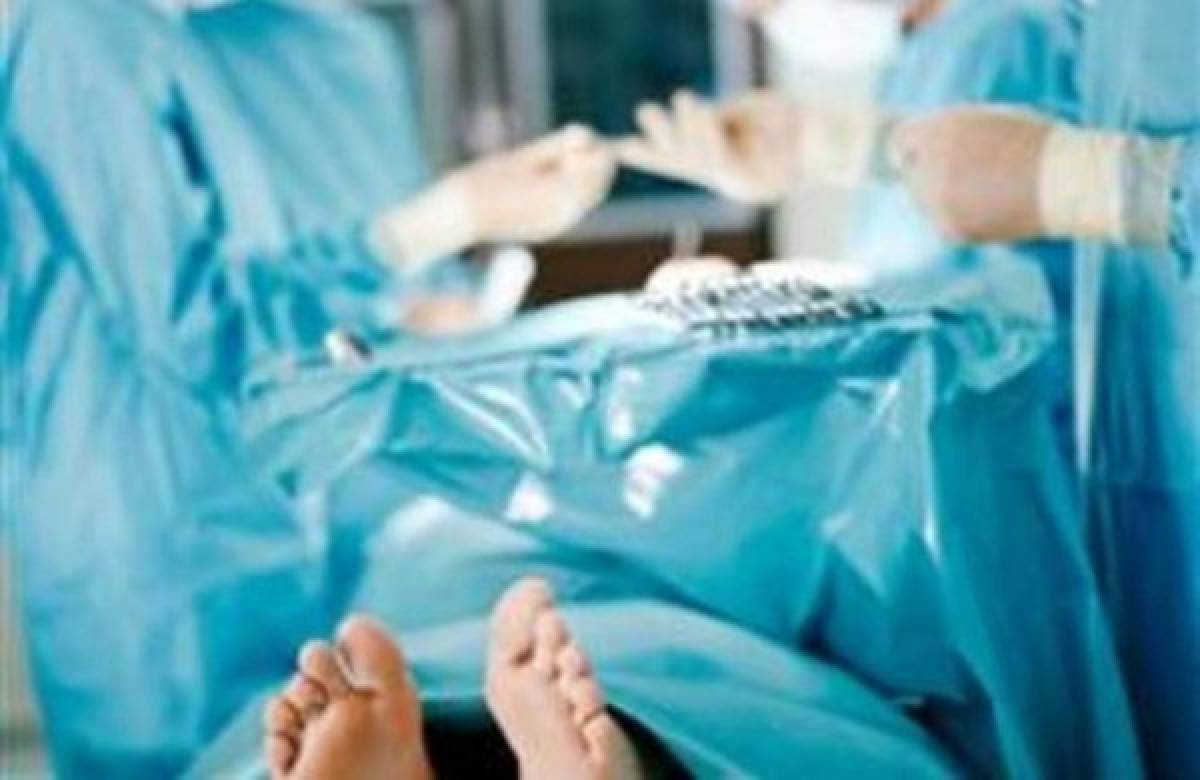 Fiscalía investiga caso de mujer que expulsó pedazos de guantes tras cirugía en IHSS