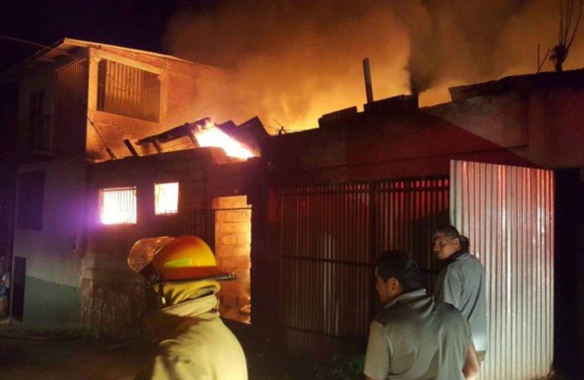 Unas 23 personas en la calle tras quemarse sus casas en colonia 28 de Marzo de la capital de Honduras