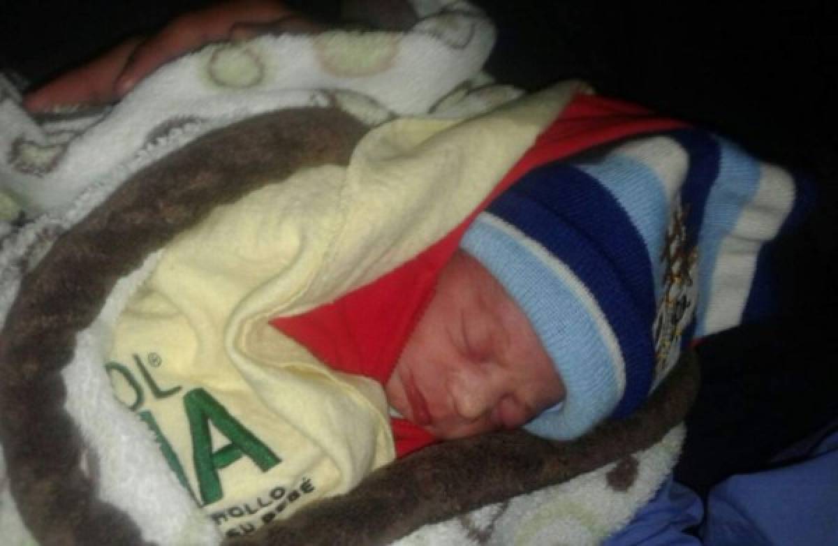 Bebé encontrado abandonado bajo la lluvia se encuentra estable en el Materno Infantil