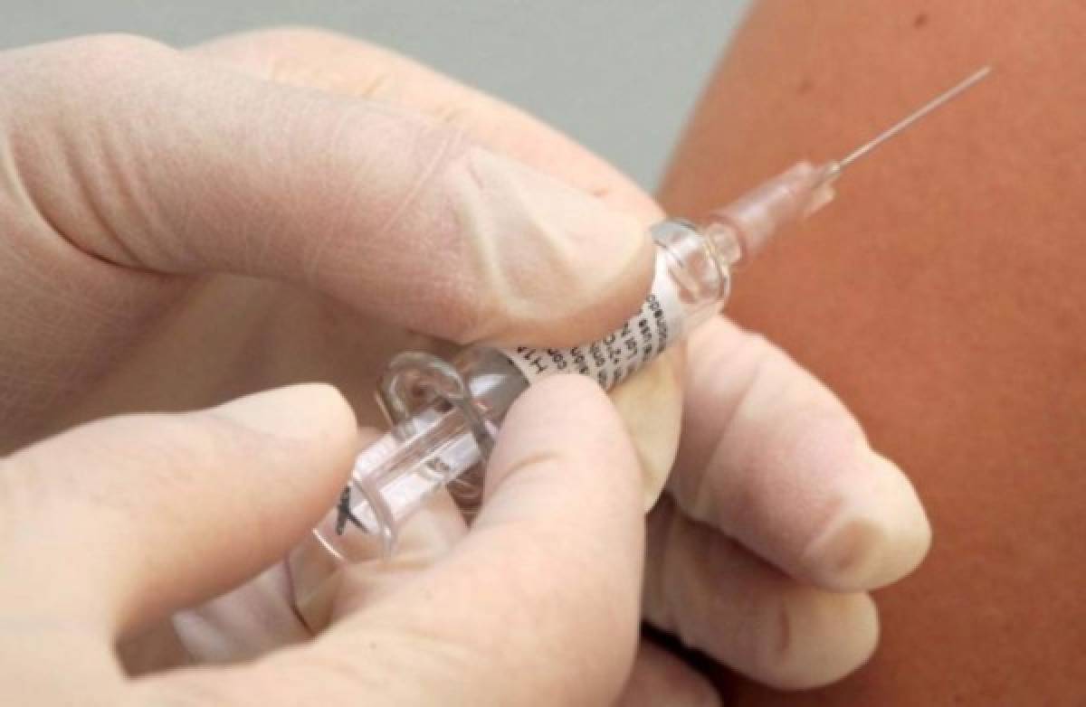 El Salvador aprueba registro de primera vacuna contra el dengue  