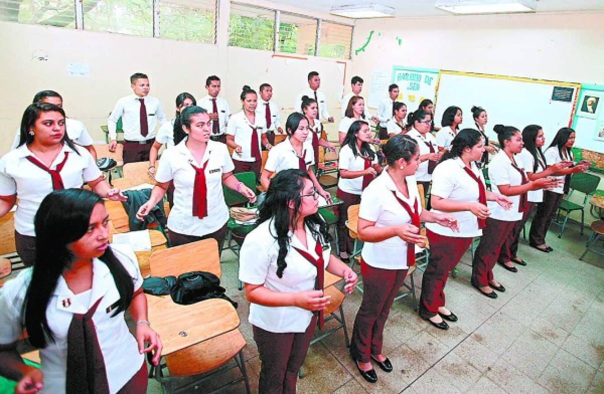 En la recta final primera generación de maestros tras cierre de normales