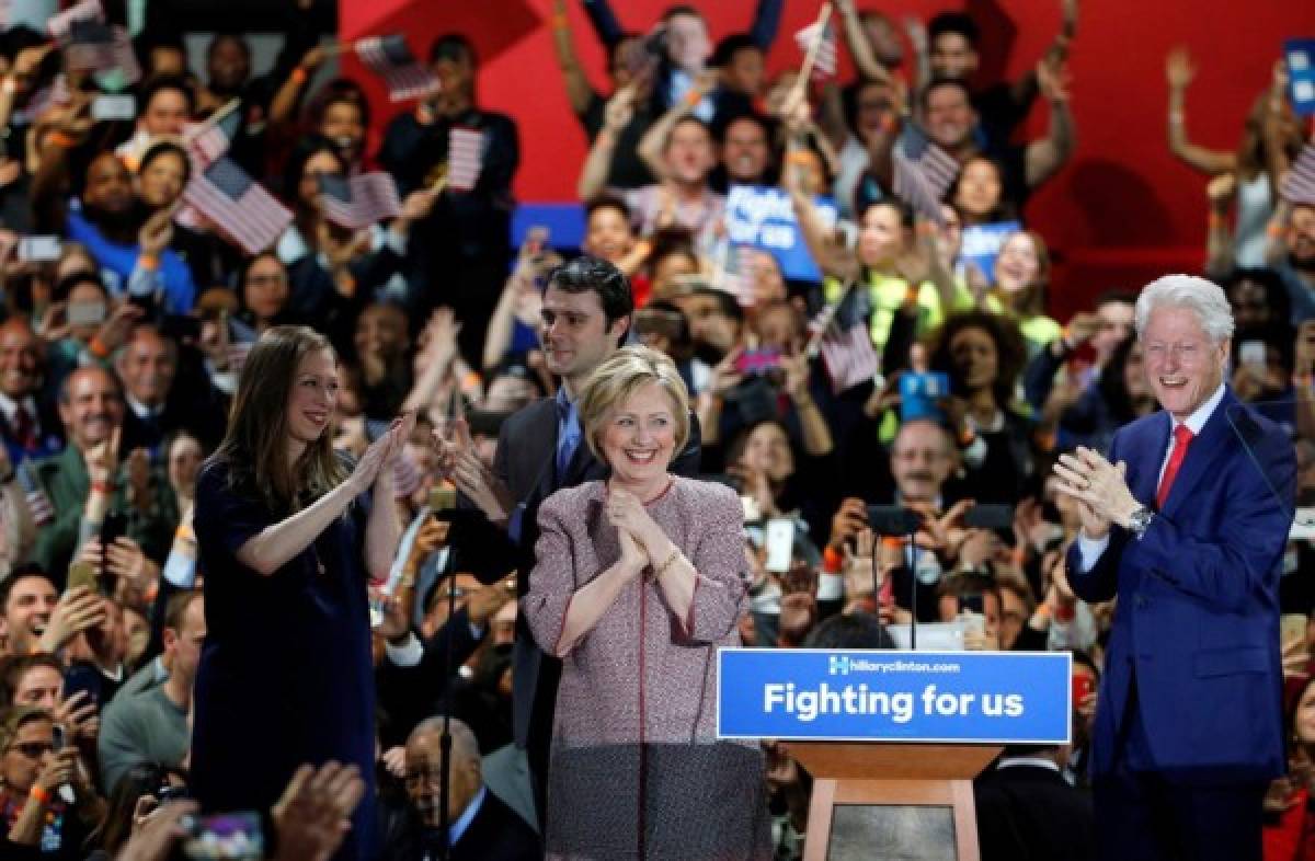 NY acerca a Clinton a nominación; refuerza campaña de Trump  