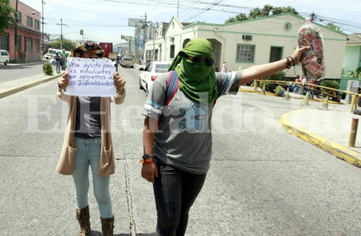 Estudiantes de la UNAH recuperan libertad, pero les prohíben participar en protestas