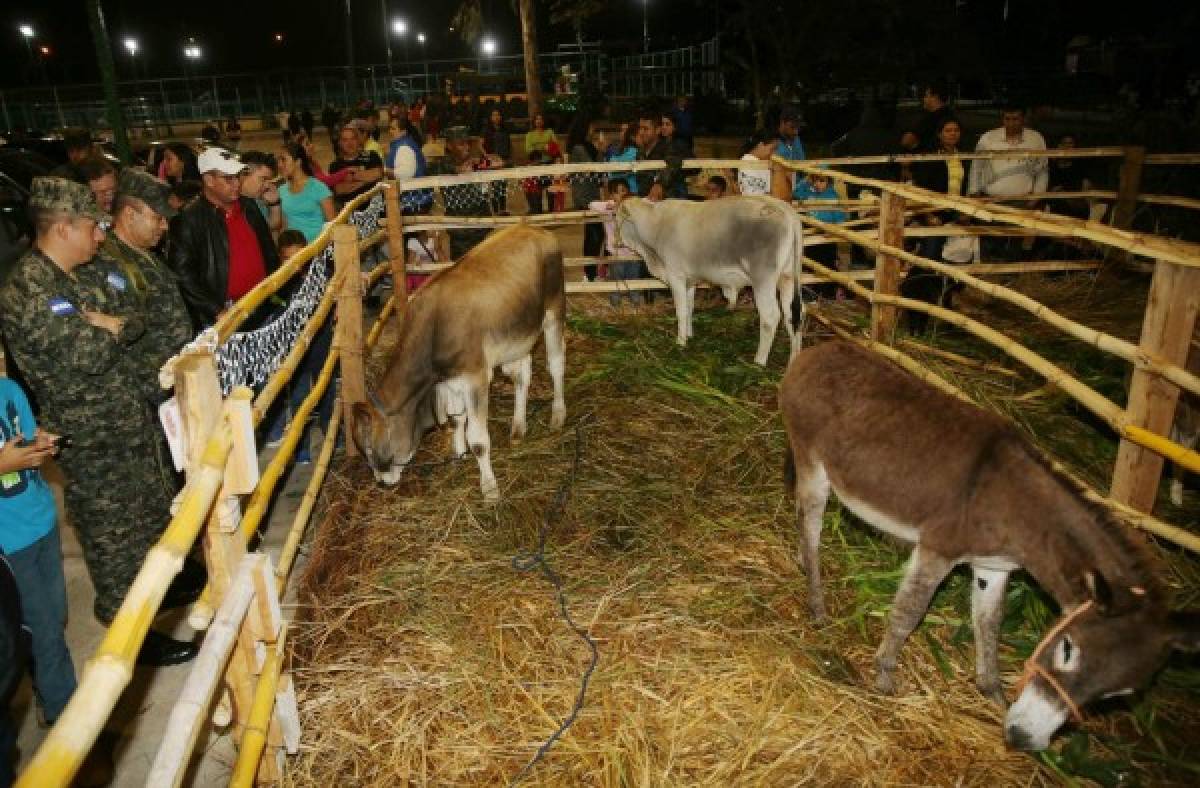 Concurrido festejo navideño en el Campo de Parada Marte