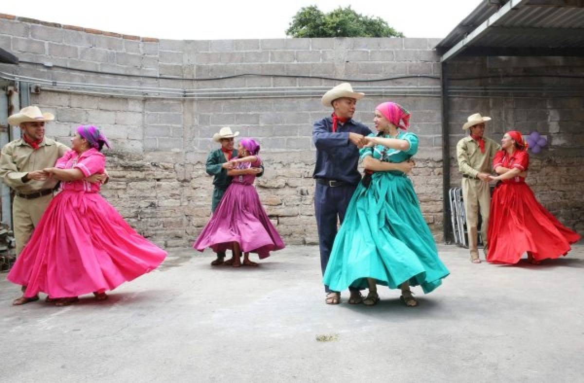 El Grupo de Danzas Folclóricas de la Universidad Nacional Autónoma de Honduras encantó a todos con sus interpretaciones.